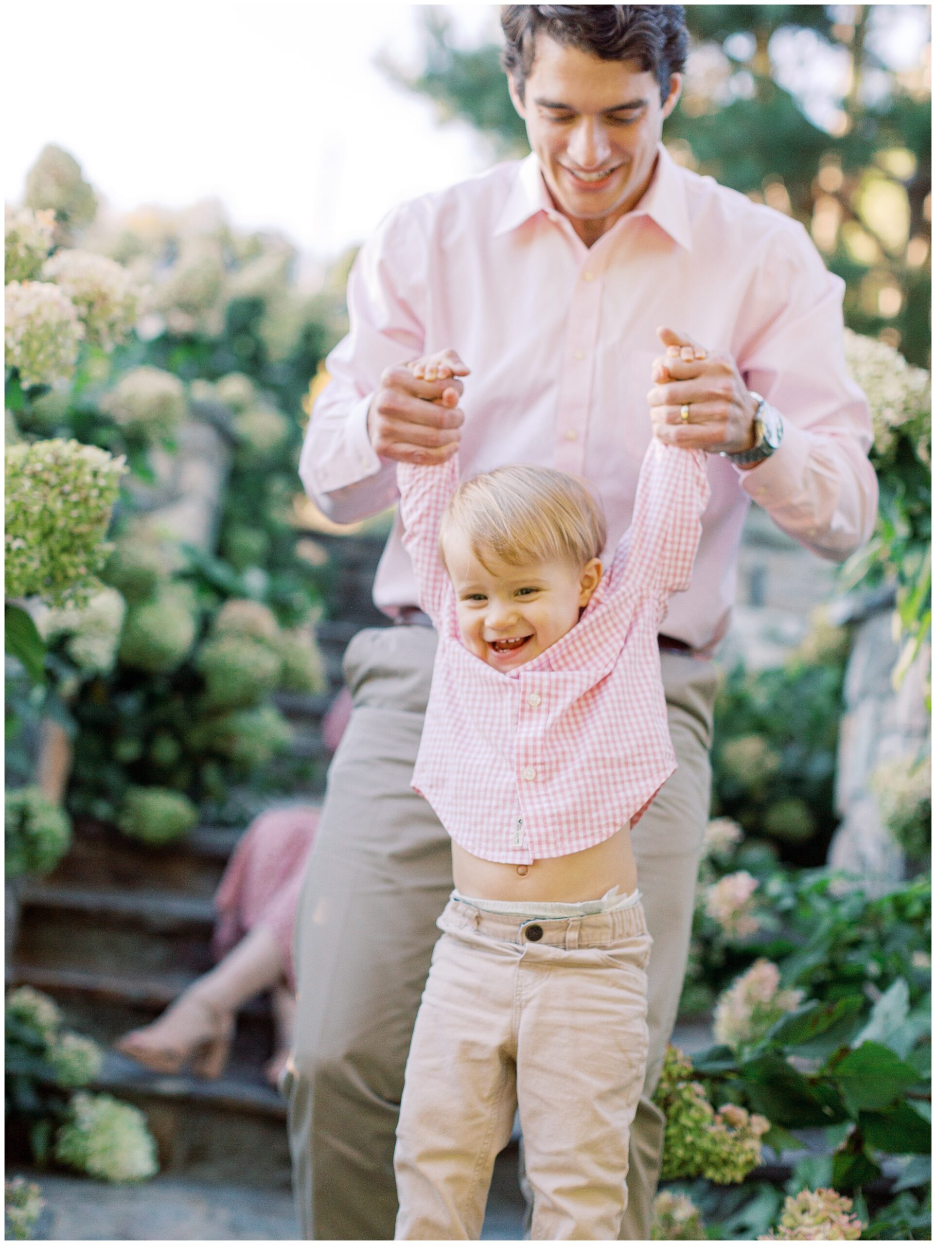 Toddler playing with dad on the hydrangea staircase at Bluemont Vineyard