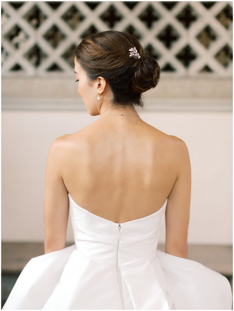 Portrait of bride's back